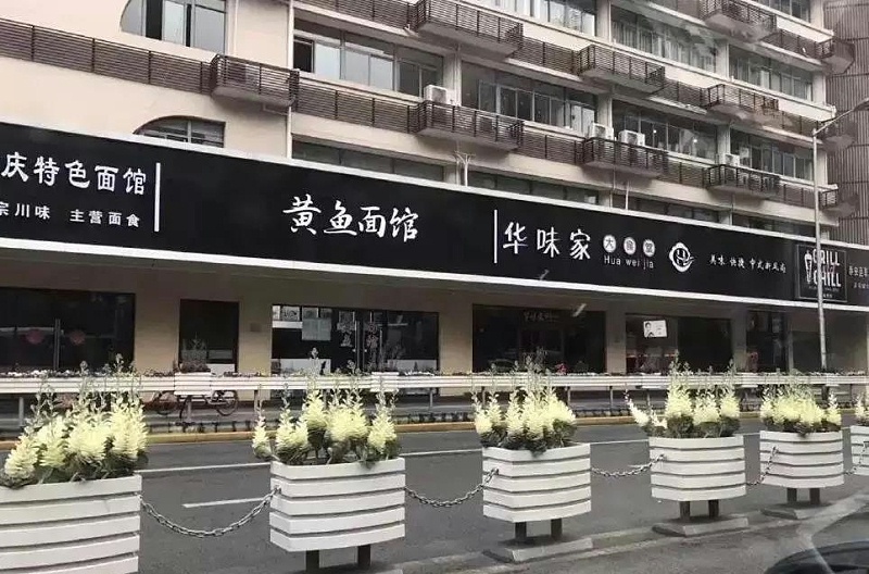 走在街上，察覺商店招牌千篇一律，統(tǒng)一式店鋪廣告牌有須要嗎？2